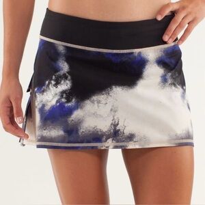 Lululemon Run Pace Setter skirt in Milky Way. Size 8